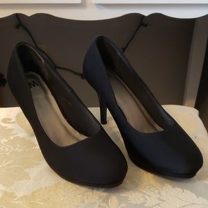 Size 9.5 WIDE Chelsea Moreland Vision High Heels